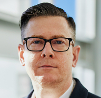 Foto do executivo Alexander Hughes, CEO de uma empresa de trading de criptomoedas